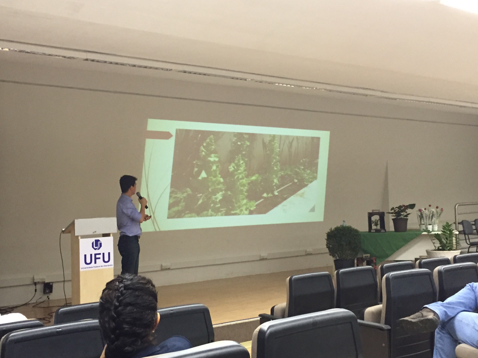 Apresentação de imagens de jardins durante o workshop